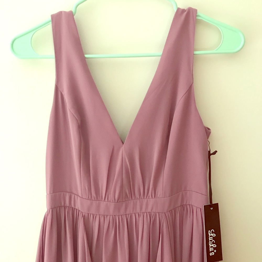 Beautiful, floor-length dress from Lulu’s. NWT!